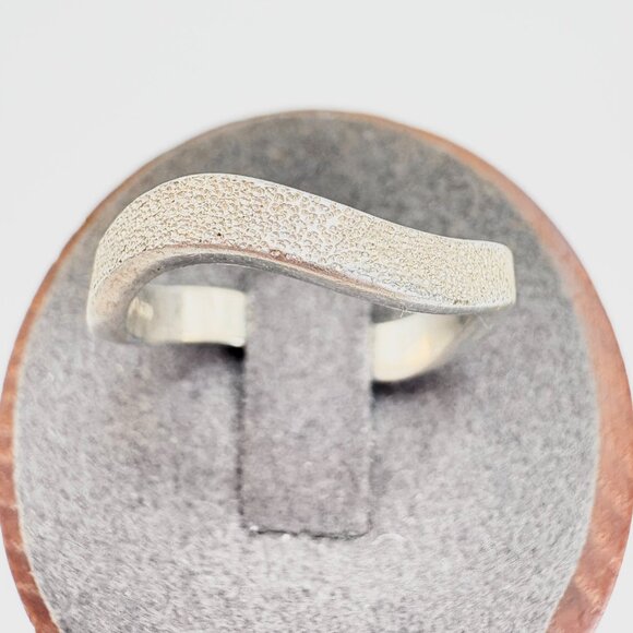 VTG Solid Sterling Silver 925 Textured Freeform Abstract Band Ring Size 8.25 - Picture 2 of 10